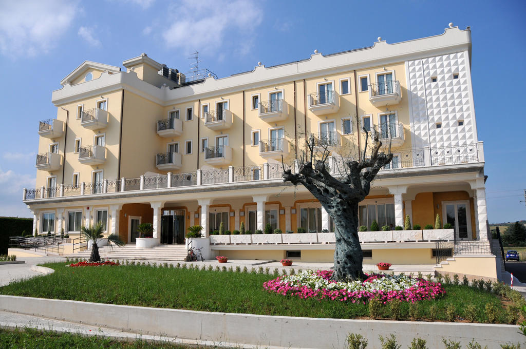 Hotel Concorde Sant'Egidio alla Vibrata Eksteriør billede